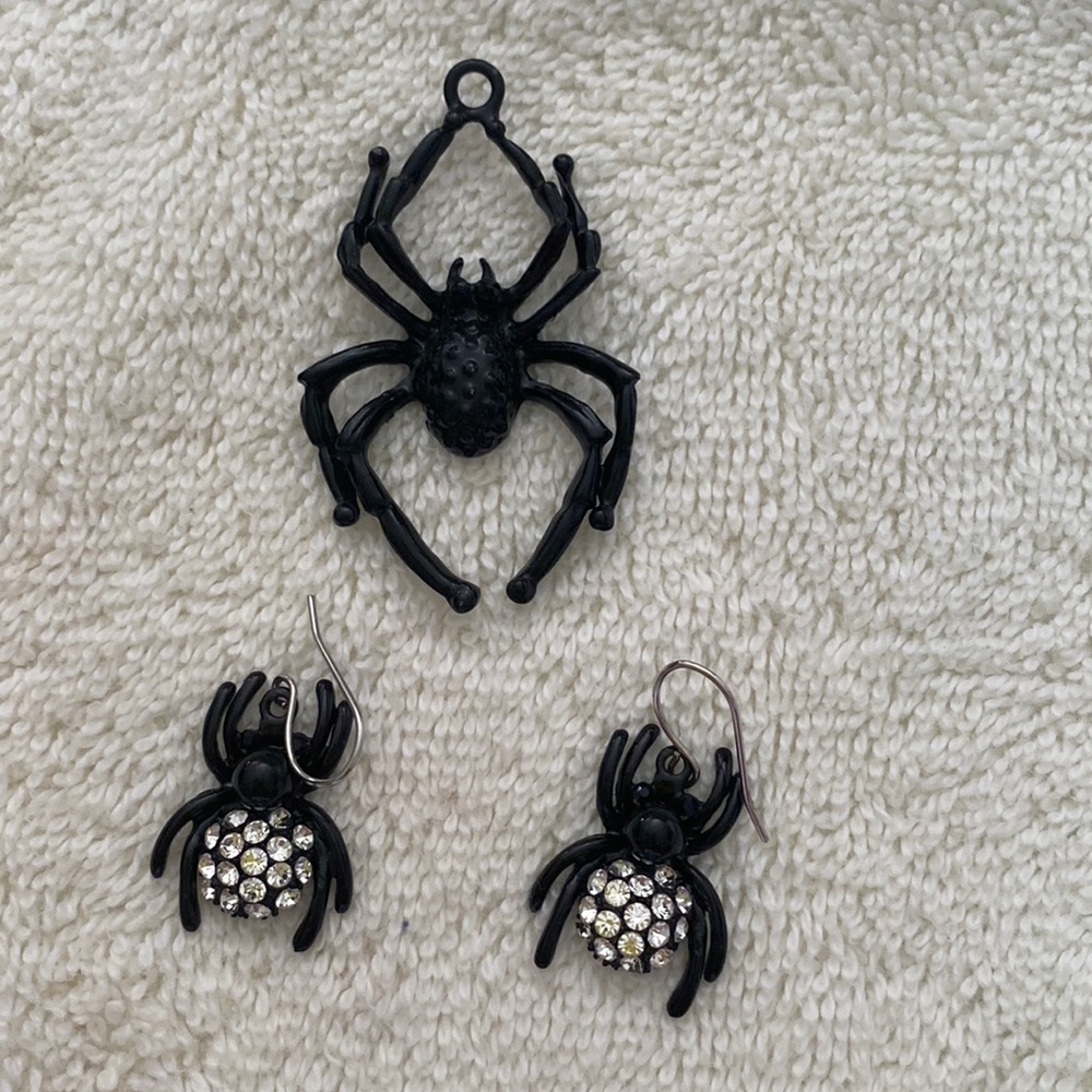 Rhinestone spider Halloween earrings and pendant